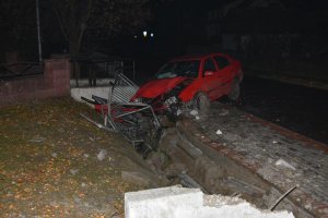 rozbity samochód