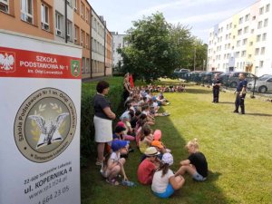 pogadanka policjantów z dziećmi