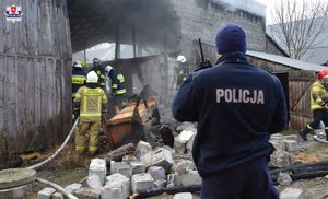 miejsce pożaru budynku gospodarczego