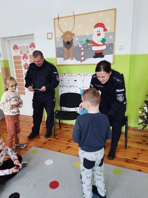 spotkanie policjantów z dziećmi