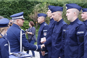 nadinspektor Artur Bielecki Komendant Wojewódzki Policji w Lublinie z nowo przyjętymi policjantami