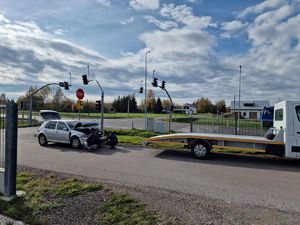 laweta i uszkodzony Volkswagen