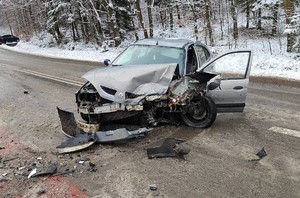 uszkodzony samochód Renault po wypadku w Tomaszowie Lub.