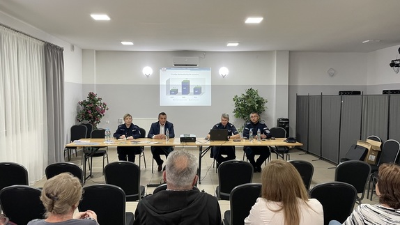 policjanci na debacie społecznej
