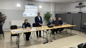 policjanci na debacie społecznej