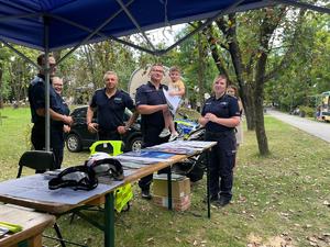 policjanci na pikniku