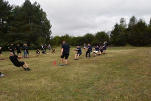 policjanci ciągnął linę podczas ZAWODÓW