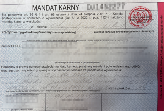 zdjęcie mandatu na kwotę 4 tysiące złotych