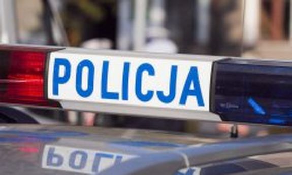 Lampa na radiowozie z napisem Policja