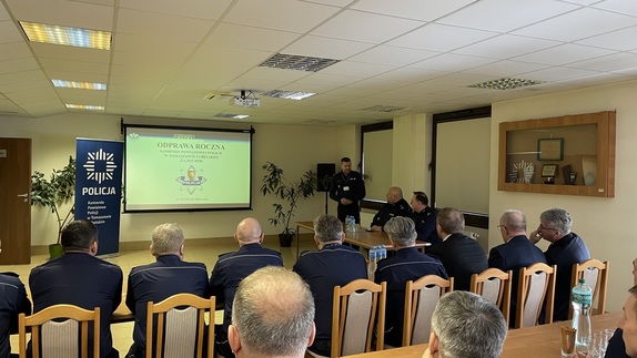 odprawa roczna w tomaszowskiej komendzie
