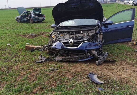 uszkodzone auta po wypadku