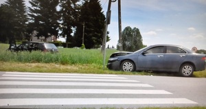 wypadek drogowy z udziałem dwóch osobówek