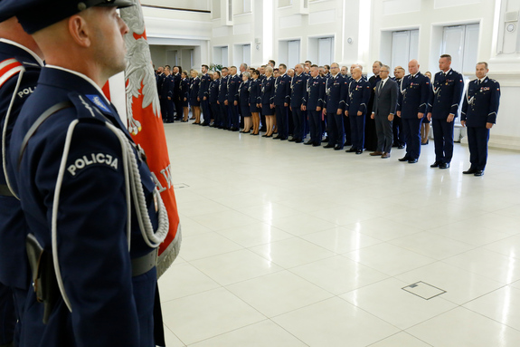 kadr przedstawia kadrę kierowniczą garnizonu lubelskiego policji na uroczystej zbiórce w Komendzie Wojewódzkiej Policji w Lublinie