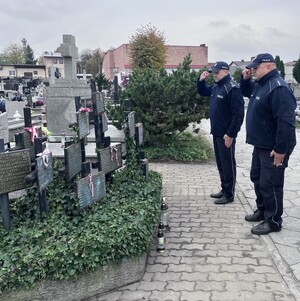 Funkcjonariusze oddający Hołd