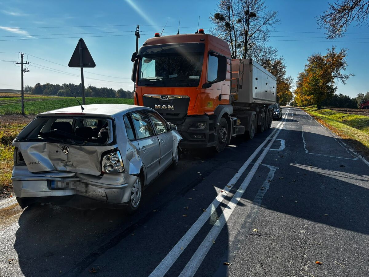 Wypadek trzech pojazdów na DW-850 w Czartowczyku