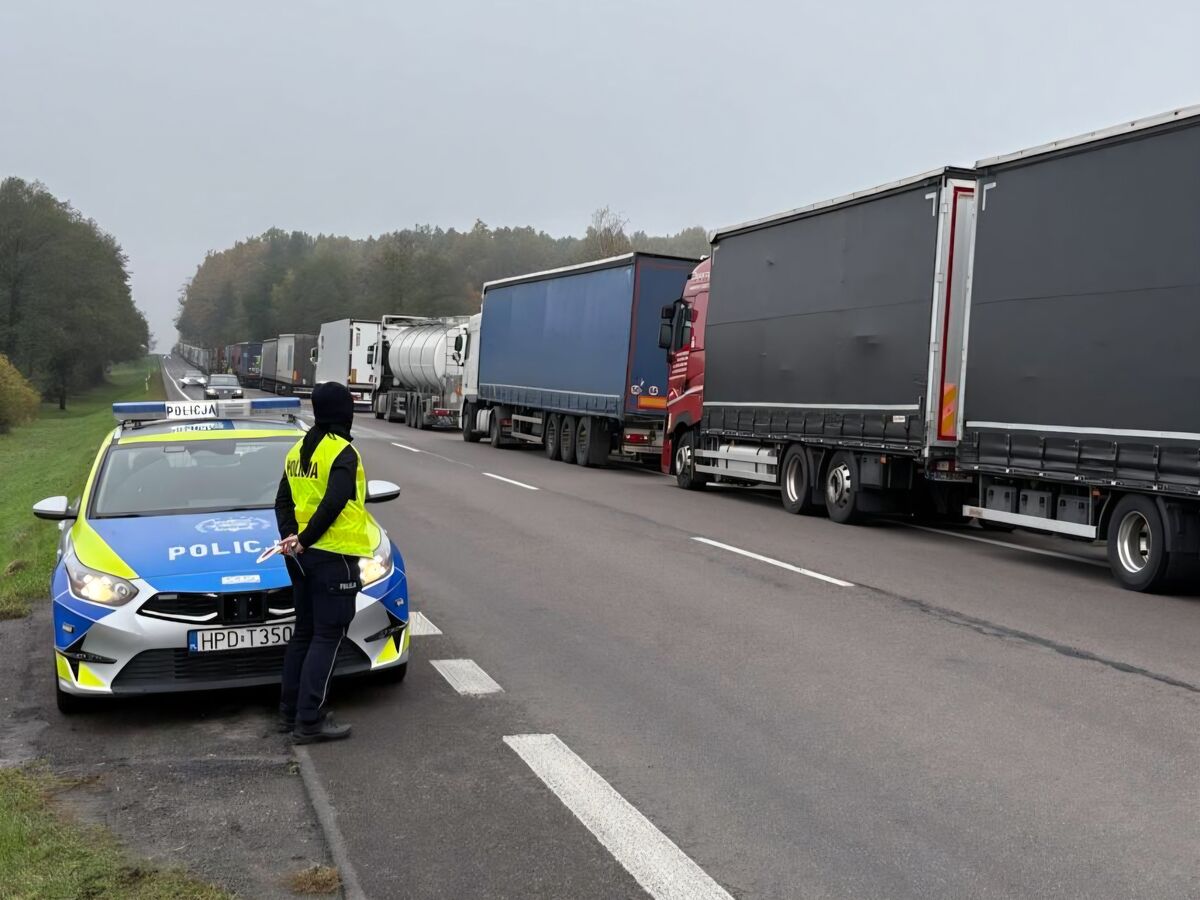 Utrudnienia na DK-17 przez kolejkę ciężarówek do przejścia w Hrebennem